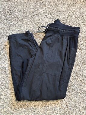 Lululemon Dance Studio Mid-Rise Crop 25" size 8